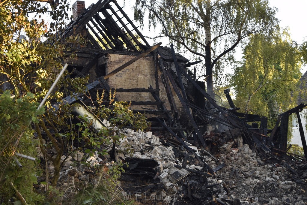 Grossfeuer Einfamilienhaus Siegburg Muehlengrabenstr P1078.JPG - Miklos Laubert